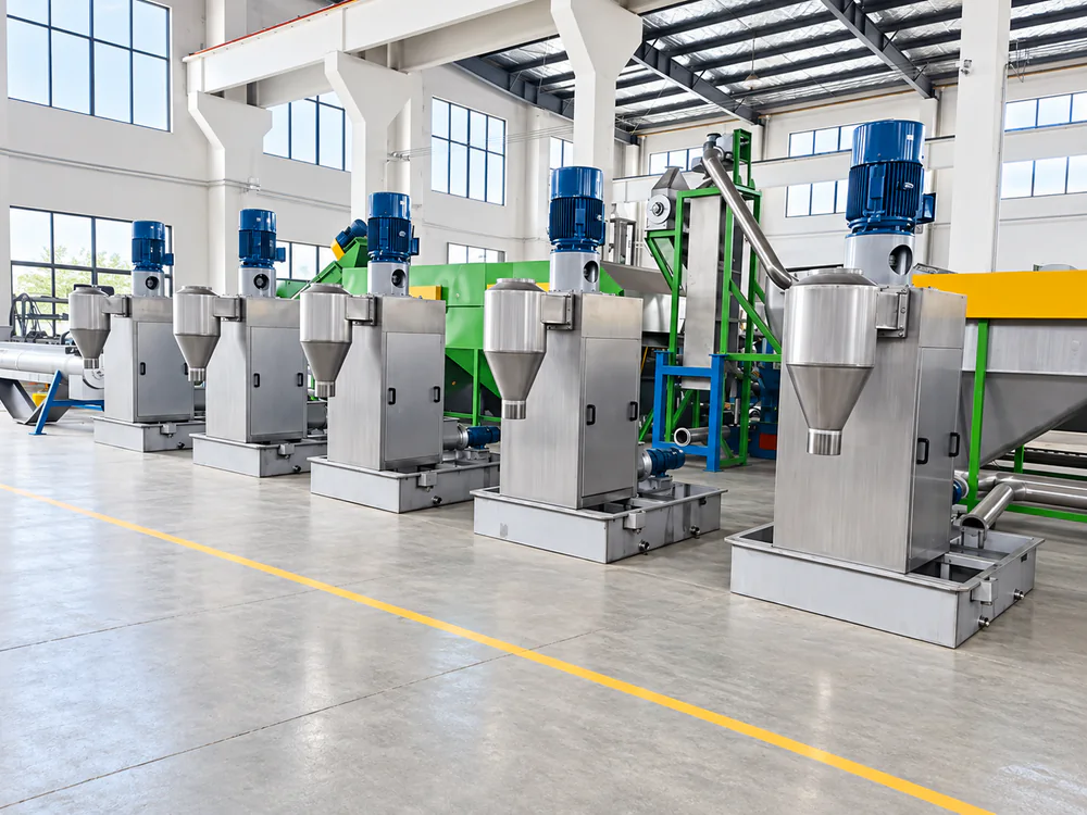 Horizontal dewatering equipment for washed rigid plastic flakes. Horizontal dewatering machine for rigid plastic flakes