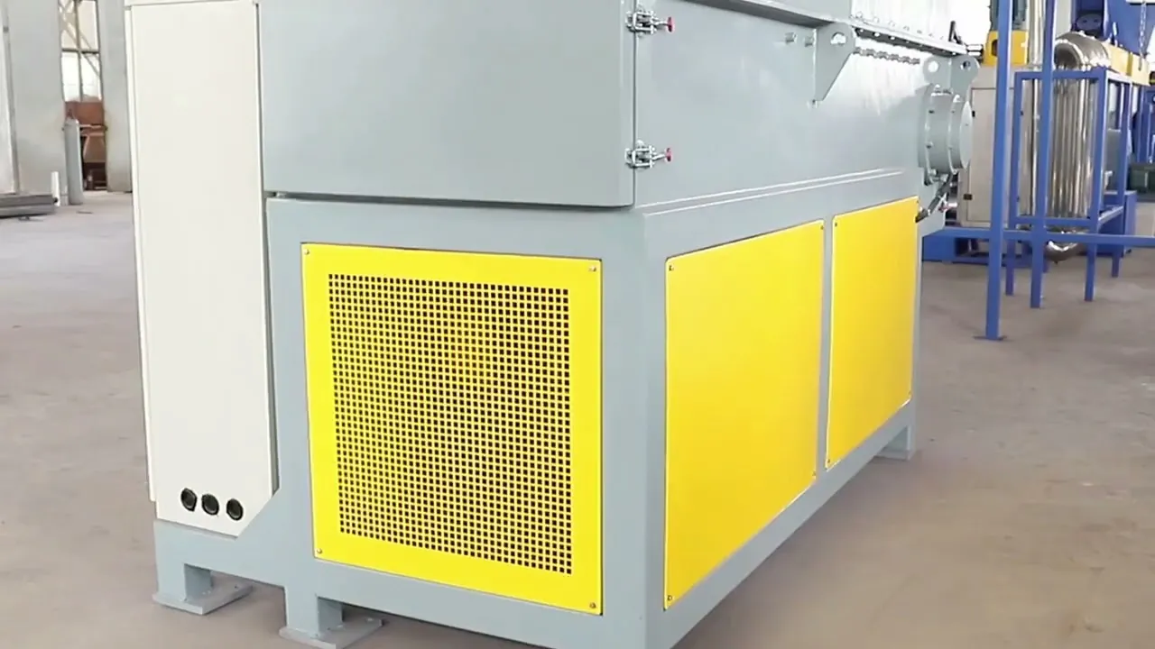 Heavy-duty Kailong double-shaft plastic shredder in operation
