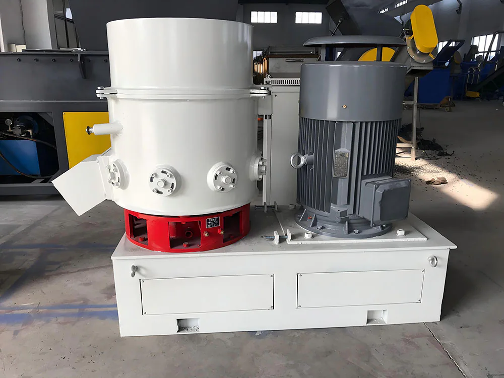 Plastic film agglomerator for recycling material preparation