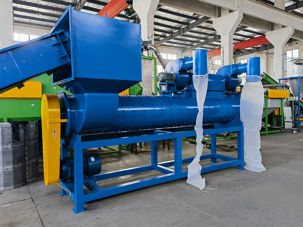 PET bottle label remover for recycling preparation